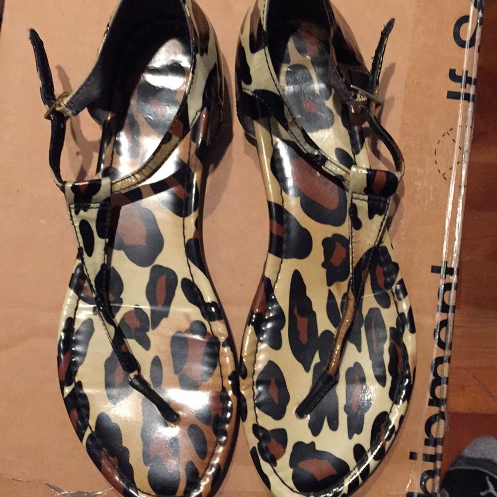 Jessica Simpson thong sandals leopard size 9.5